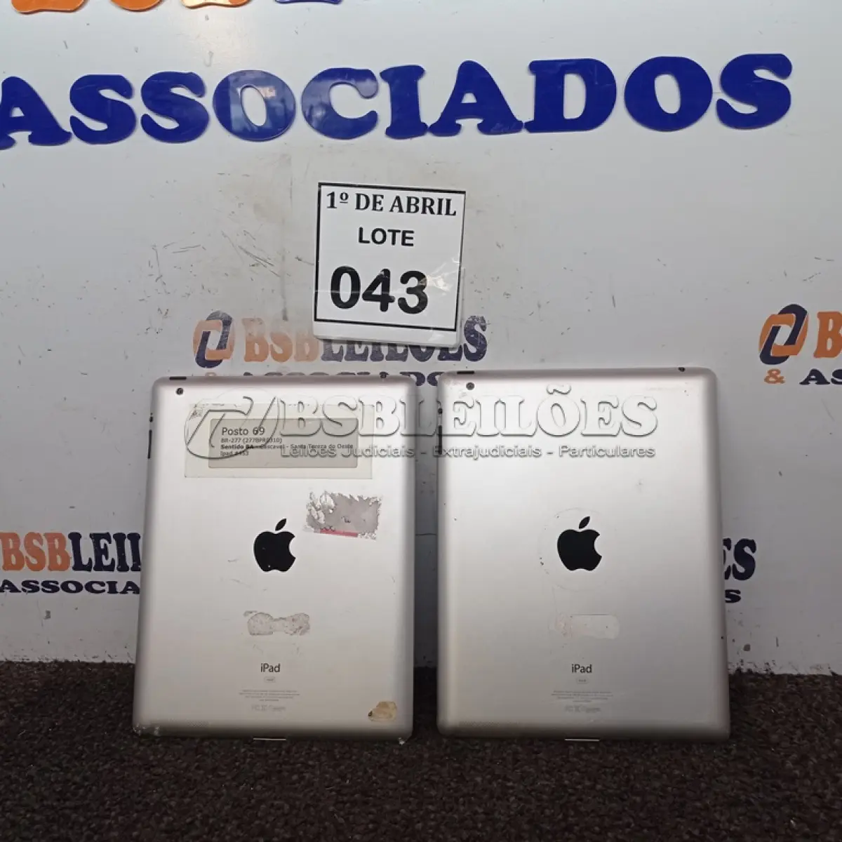 LOTE 043 - 02 IPAD’S 16GB. (NO ESTADO) ATENÇÃO! FAZER A VISITAÇÃO ANTES DE ARREMATAR, NÃO SABEMOS SE FUNCIONA. LEILÃO NÃO TEM GARANTIA E NEM DEVOLUÇÃO, SUJEITO A POSSÍVEIS AVARIAS VISÍVEIS/OCULTAS E/OU AUSÊNCIA DE COMPONENTES.