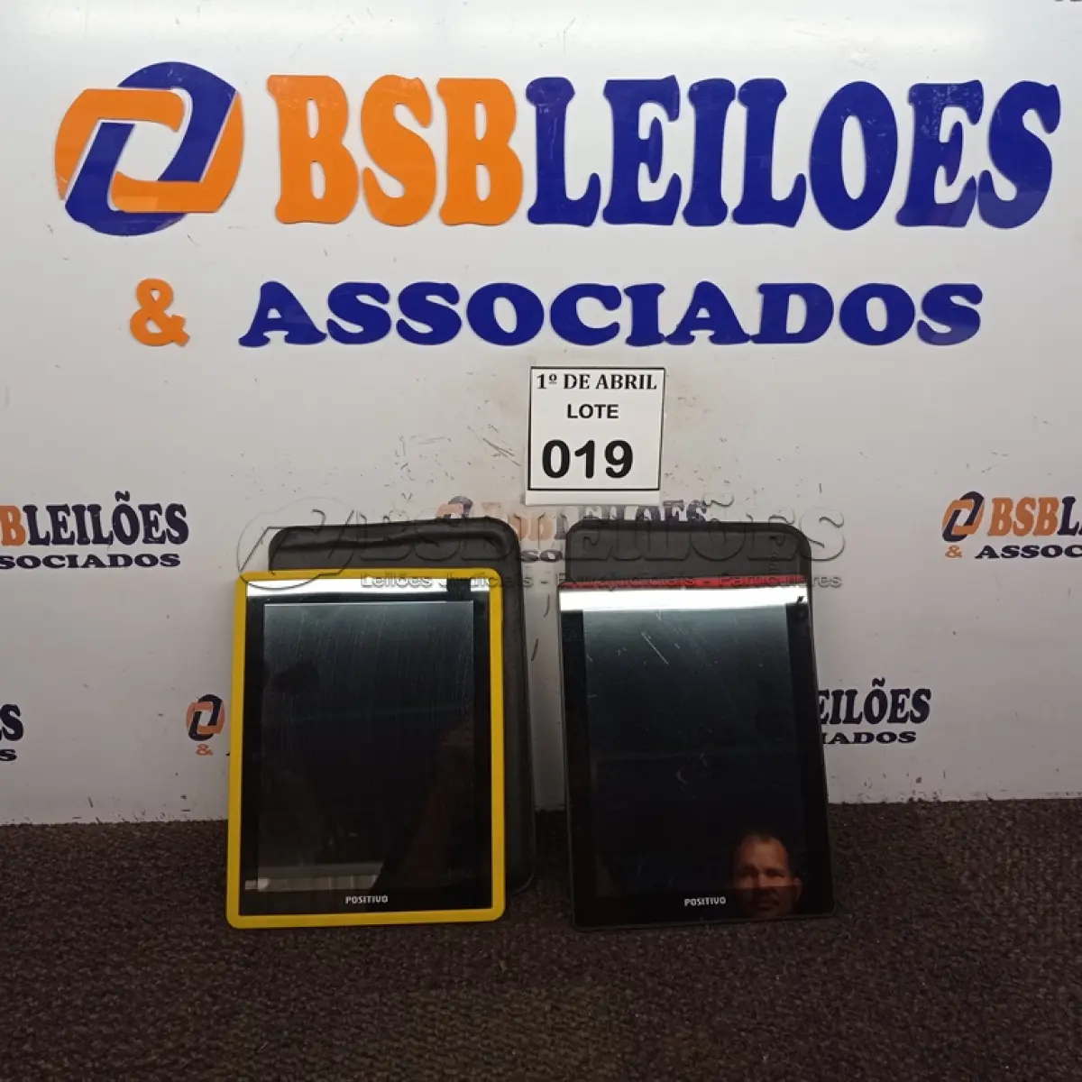 LOTE 019 - 02 TABLET’S POSITIVO. (NO ESTADO) ATENÇÃO! FAZER A VISITAÇÃO ANTES DE ARREMATAR, NÃO SABEMOS SE FUNCIONA. LEILÃO NÃO TEM GARANTIA E NEM DEVOLUÇÃO, SUJEITO A POSSÍVEIS AVARIAS VISÍVEIS/OCULTAS E/OU AUSÊNCIA DE COMPONENTES.