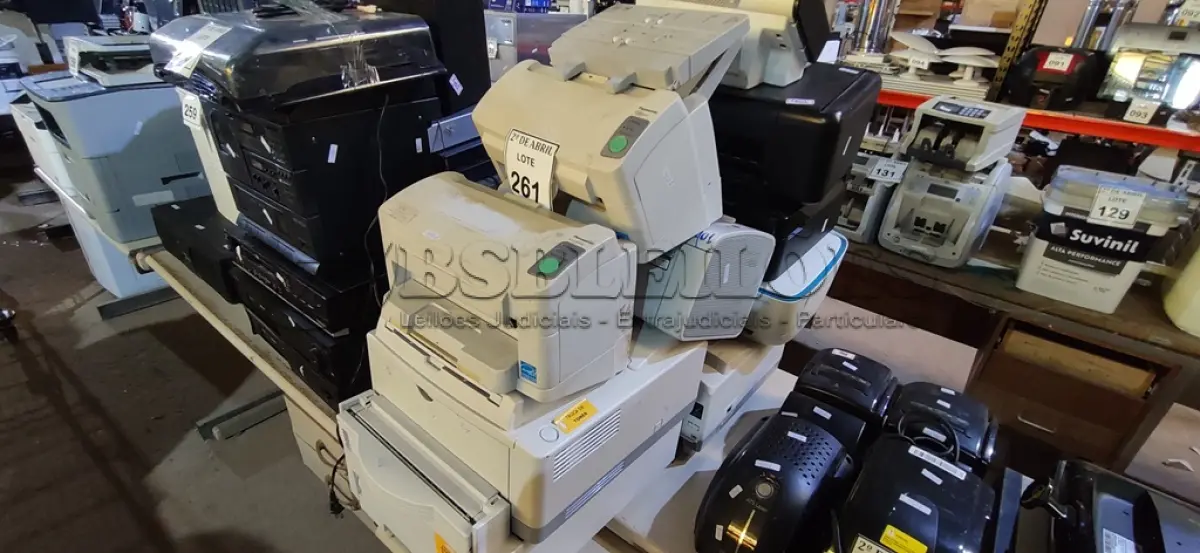 LOTE 261 - 01 LOTE COM IMPRESSORAS DIVERSAS. (NO ESTADO) ATENÇÃO! FAZER A VISITAÇÃO ANTES DE ARREMATAR, NÃO SABEMOS SE FUNCIONA. LEILÃO NÃO TEM GARANTIA E NEM DEVOLUÇÃO, SUJEITO A POSSÍVEIS AVARIAS VISÍVEIS/OCULTAS E/OU AUSÊNCIA DE COMPONENTES.