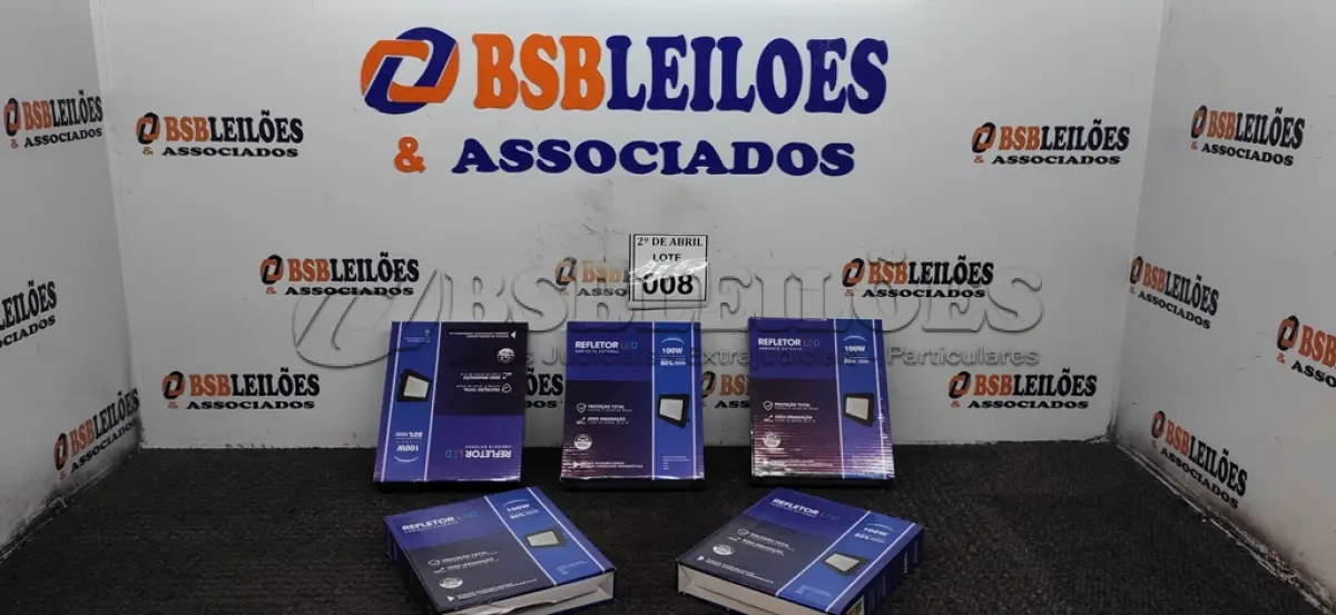 LOTE 008 - 05 REFLETORES DE LED 100W. (NOVO) (NO ESTADO) ATENÇÃO! FAZER A VISITAÇÃO ANTES DE ARREMATAR, NÃO SABEMOS SE FUNCIONA. LEILÃO NÃO TEM GARANTIA E NEM DEVOLUÇÃO, SUJEITO A POSSÍVEIS AVARIAS VISÍVEIS/OCULTAS E/OU AUSÊNCIA DE COMPONENTES.