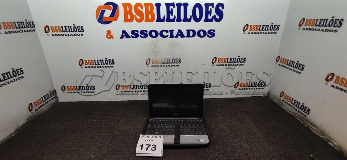 LOTE 173 - 01 NOTEBOOK DELL SEM FONTE. (NO ESTADO) ATENÇÃO! FAZER A VISITAÇÃO ANTES DE ARREMATAR, NÃO SABEMOS SE FUNCIONA. LEILÃO NÃO TEM GARANTIA E NEM DEVOLUÇÃO, SUJEITO A POSSÍVEIS AVARIAS VISÍVEIS/OCULTAS E/OU AUSÊNCIA DE COMPONENTES.