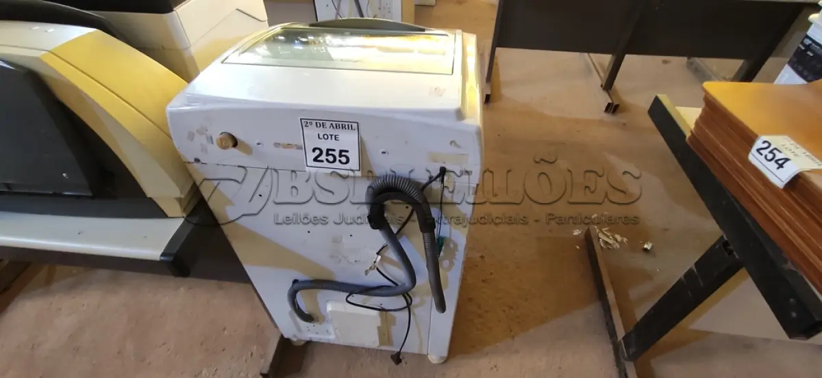 LOTE 255 - 01 MÁQUINA DE LAVAR ROUPAS BRASTEMP 6KG 127VOLTS. (NO ESTADO) ATENÇÃO! FAZER A VISITAÇÃO ANTES DE ARREMATAR, NÃO SABEMOS SE FUNCIONA. LEILÃO NÃO TEM GARANTIA E NEM DEVOLUÇÃO, SUJEITO A POSSÍVEIS AVARIAS VISÍVEIS/OCULTAS E/OU AUSÊNCIA DE COMPONENTES.