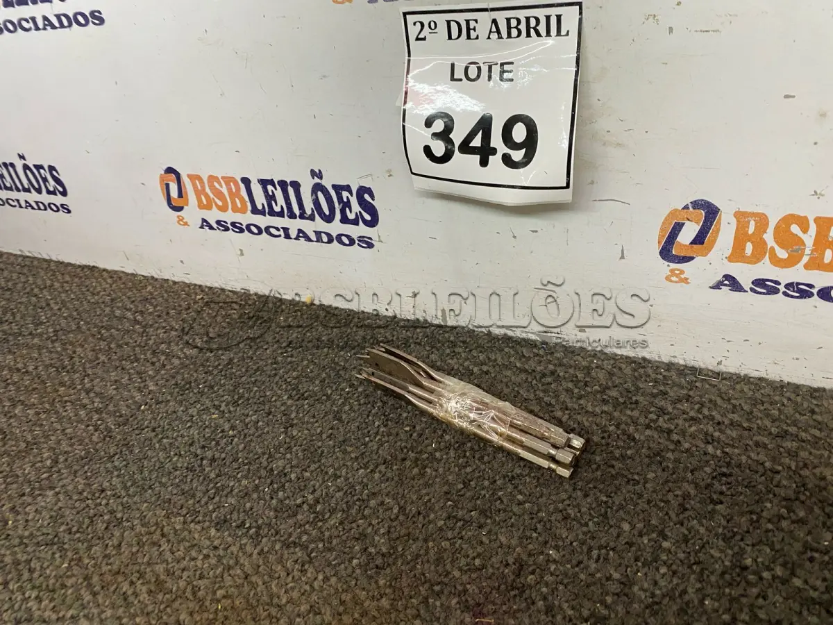 LOTE 349 - 06 BROCAS CHATAS DIVERSAS. PARA MADEIRA. (NO ESTADO) ATENÇÃO! FAZER A VISITAÇÃO ANTES DE ARREMATAR, NÃO SABEMOS SE FUNCIONA. LEILÃO NÃO TEM GARANTIA E NEM DEVOLUÇÃO, SUJEITO A POSSÍVEIS AVARIAS VISÍVEIS/OCULTAS E/OU AUSÊNCIA DE COMPONENTES.