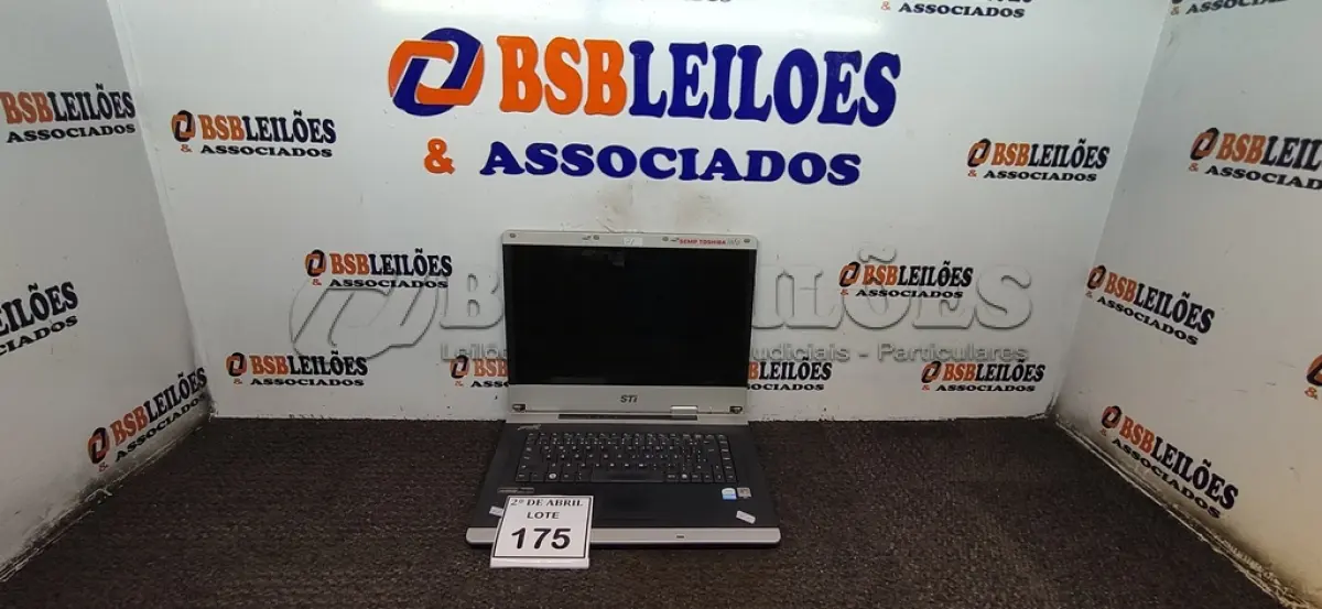LOTE 175 - 01 NOTEBOOK SEMP TOSHIBA SEM FONTE. (NO ESTADO) ATENÇÃO! FAZER A VISITAÇÃO ANTES DE ARREMATAR, NÃO SABEMOS SE FUNCIONA. LEILÃO NÃO TEM GARANTIA E NEM DEVOLUÇÃO, SUJEITO A POSSÍVEIS AVARIAS VISÍVEIS/OCULTAS E/OU AUSÊNCIA DE COMPONENTES.