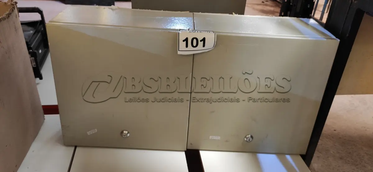LOTE 101 - 02 QUADROS ELÉTRICOS. (NO ESTADO) ATENÇÃO! FAZER A VISITAÇÃO ANTES DE ARREMATAR, NÃO SABEMOS SE FUNCIONA. LEILÃO NÃO TEM GARANTIA E NEM DEVOLUÇÃO, SUJEITO A POSSÍVEIS AVARIAS VISÍVEIS/OCULTAS E/OU AUSÊNCIA DE COMPONENTES.