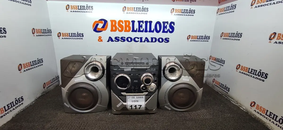 LOTE 117 - 01 SOM PHILIPS 3 CDS MP3 COM ENTRADA AUXILIAR. (NO ESTADO) ATENÇÃO! FAZER A VISITAÇÃO ANTES DE ARREMATAR, NÃO SABEMOS SE FUNCIONA. LEILÃO NÃO TEM GARANTIA E NEM DEVOLUÇÃO, SUJEITO A POSSÍVEIS AVARIAS VISÍVEIS/OCULTAS E/OU AUSÊNCIA DE COMPONENTES.