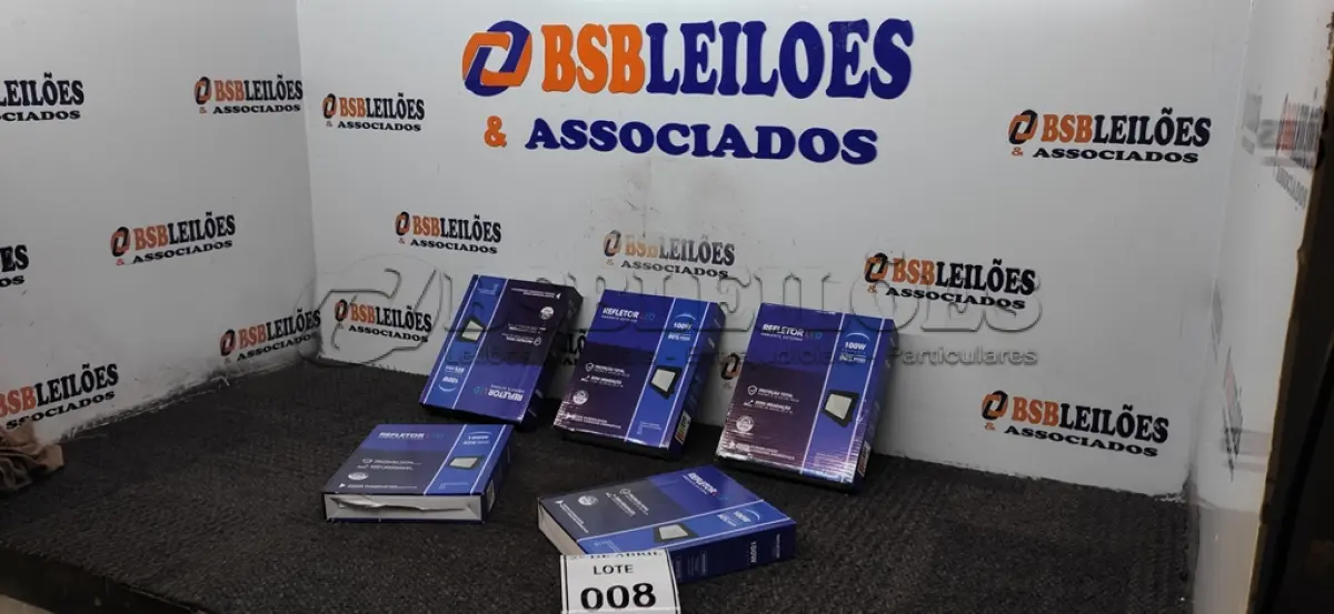 LOTE 008 - 05 REFLETORES DE LED 100W. (NOVO) (NO ESTADO) ATENÇÃO! FAZER A VISITAÇÃO ANTES DE ARREMATAR, NÃO SABEMOS SE FUNCIONA. LEILÃO NÃO TEM GARANTIA E NEM DEVOLUÇÃO, SUJEITO A POSSÍVEIS AVARIAS VISÍVEIS/OCULTAS E/OU AUSÊNCIA DE COMPONENTES.