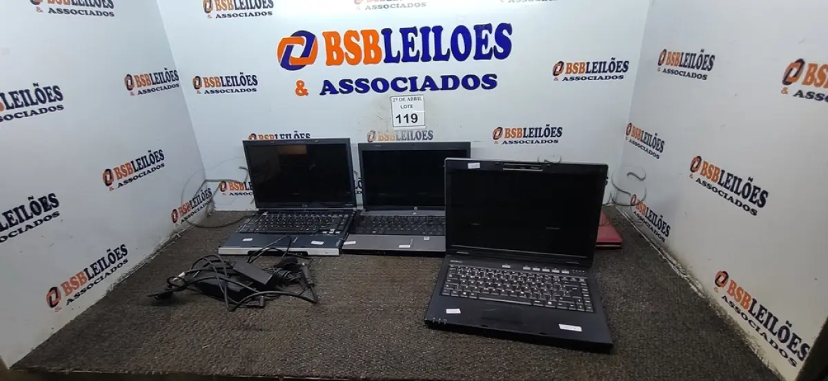 LOTE 119 - 04 NOTEBOOKS MARCAS E MODELOS DIVERSOS. (NO ESTADO) ATENÇÃO! FAZER A VISITAÇÃO ANTES DE ARREMATAR, NÃO SABEMOS SE FUNCIONA. LEILÃO NÃO TEM GARANTIA E NEM DEVOLUÇÃO, SUJEITO A POSSÍVEIS AVARIAS VISÍVEIS/OCULTAS E/OU AUSÊNCIA DE COMPONENTES.