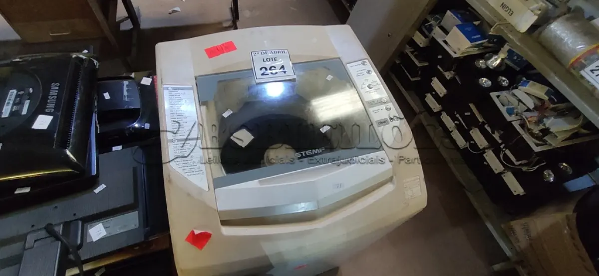 LOTE 264 - 01 MÁQUINA DE LAVAR ROUPAS BRASTEMP 8KG 127VOLTS. (NO ESTADO) ATENÇÃO! FAZER A VISITAÇÃO ANTES DE ARREMATAR, NÃO SABEMOS SE FUNCIONA. LEILÃO NÃO TEM GARANTIA E NEM DEVOLUÇÃO, SUJEITO A POSSÍVEIS AVARIAS VISÍVEIS/OCULTAS E/OU AUSÊNCIA DE COMPONENTES.