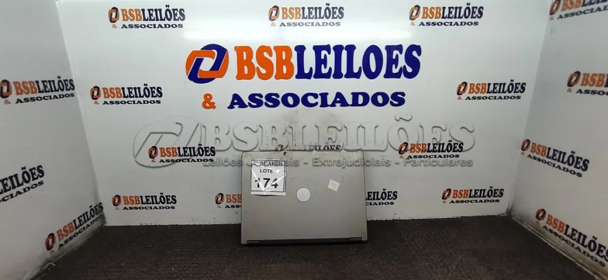LOTE 174 - 01 NOTEBOOK DELL SEM FONTE. (NO ESTADO) ATENÇÃO! FAZER A VISITAÇÃO ANTES DE ARREMATAR, NÃO SABEMOS SE FUNCIONA. LEILÃO NÃO TEM GARANTIA E NEM DEVOLUÇÃO, SUJEITO A POSSÍVEIS AVARIAS VISÍVEIS/OCULTAS E/OU AUSÊNCIA DE COMPONENTES.