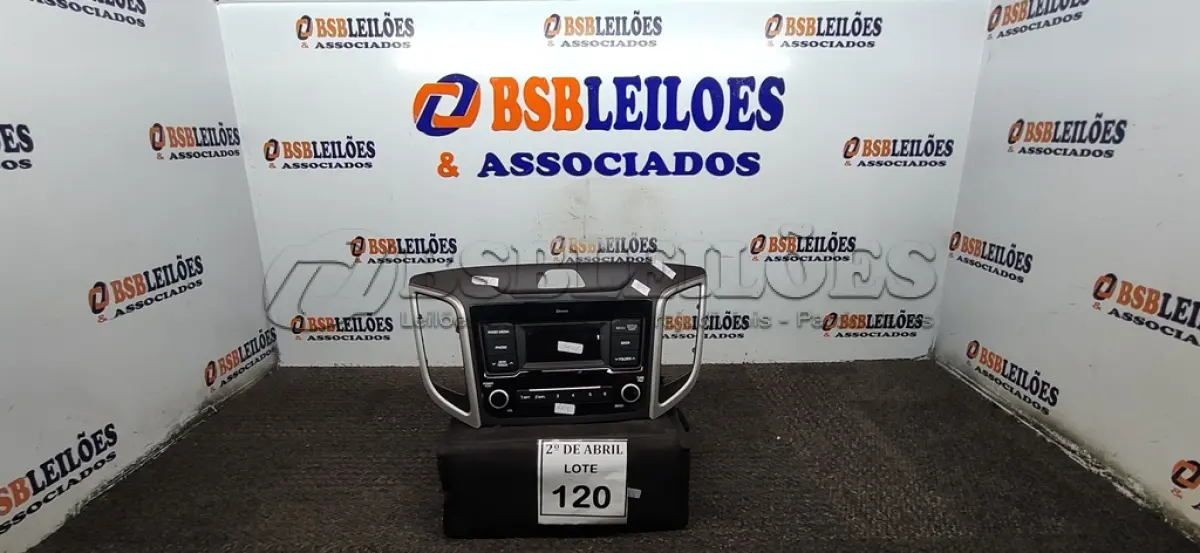 LOTE 120 - 01 PROJETOR E 01 SOM AUTOMOTIVO DA HYUNDAI. (NO ESTADO) ATENÇÃO! FAZER A VISITAÇÃO ANTES DE ARREMATAR, NÃO SABEMOS SE FUNCIONA. LEILÃO NÃO TEM GARANTIA E NEM DEVOLUÇÃO, SUJEITO A POSSÍVEIS AVARIAS VISÍVEIS/OCULTAS E/OU AUSÊNCIA DE COMPONENTES.