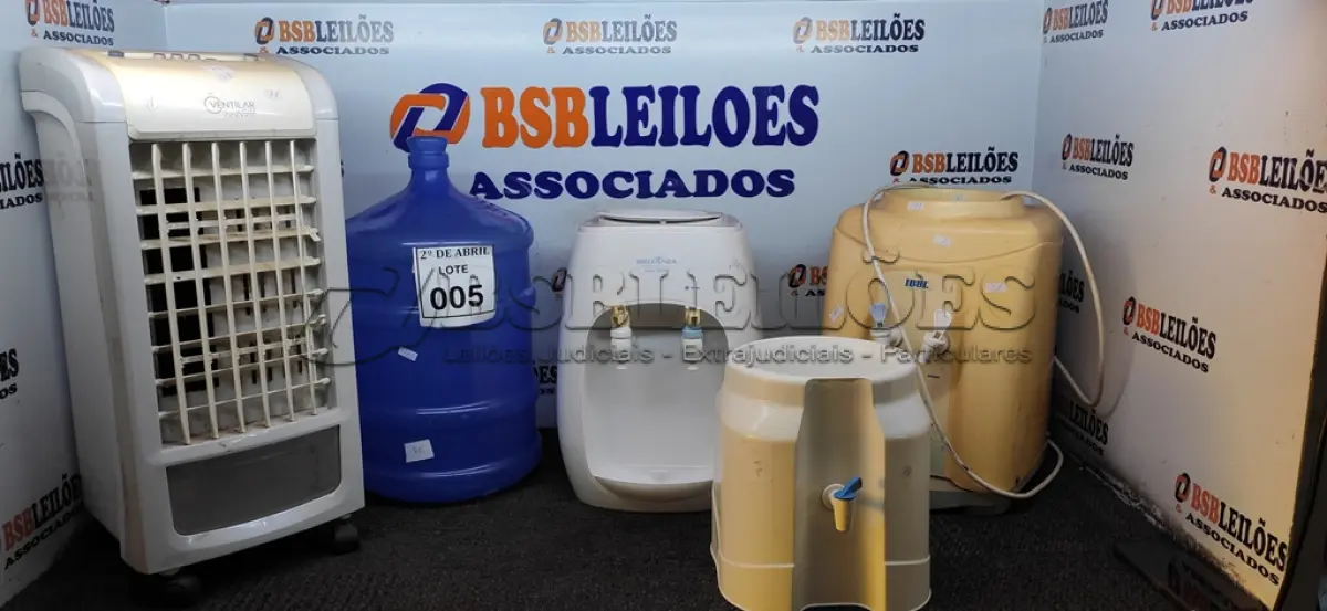LOTE 005 - 03 BEBEDOUROS TIPO GARRAFÃO E 01 CLIMATIZADOR. (NO ESTADO) ATENÇÃO! FAZER A VISITAÇÃO ANTES DE ARREMATAR, NÃO SABEMOS SE FUNCIONA. LEILÃO NÃO TEM GARANTIA E NEM DEVOLUÇÃO, SUJEITO A POSSÍVEIS AVARIAS VISÍVEIS/OCULTAS E/OU AUSÊNCIA DE COMPONENTES.