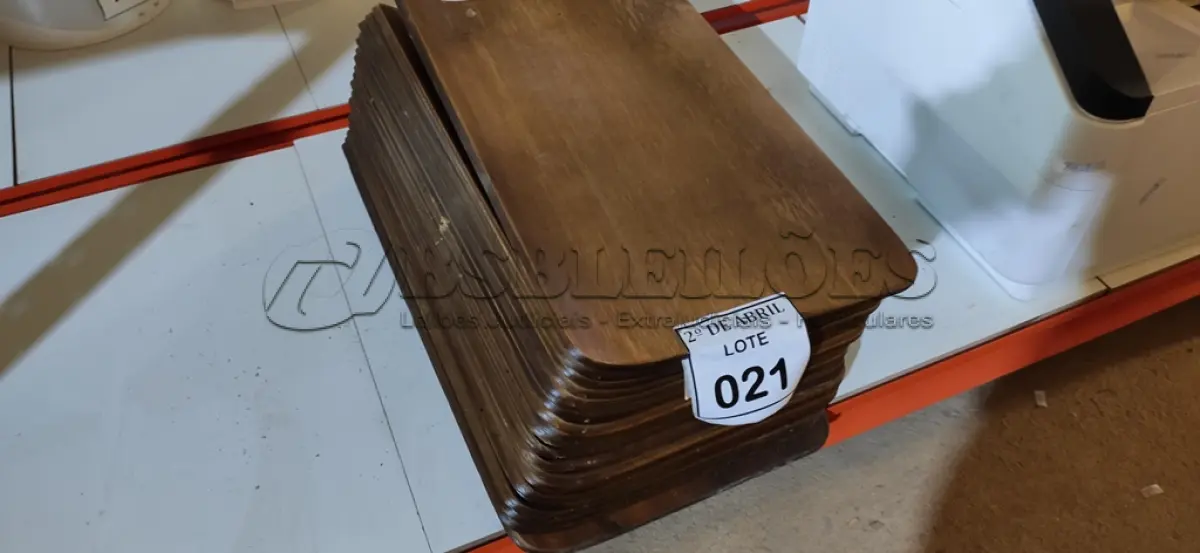 LOTE 021 - 20 TÁBUAS. (NO ESTADO) ATENÇÃO! FAZER A VISITAÇÃO ANTES DE ARREMATAR, NÃO SABEMOS SE FUNCIONA. LEILÃO NÃO TEM GARANTIA E NEM DEVOLUÇÃO, SUJEITO A POSSÍVEIS AVARIAS VISÍVEIS/OCULTAS E/OU AUSÊNCIA DE COMPONENTES.