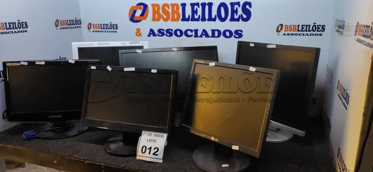 LOTE 012 - 06 MONITORES MARCAS E MODELOS DIVERSOS. (NO ESTADO) ATENÇÃO! FAZER A VISITAÇÃO ANTES DE ARREMATAR, NÃO SABEMOS SE FUNCIONA. LEILÃO NÃO TEM GARANTIA E NEM DEVOLUÇÃO, SUJEITO A POSSÍVEIS AVARIAS VISÍVEIS/OCULTAS E/OU AUSÊNCIA DE COMPONENTES.