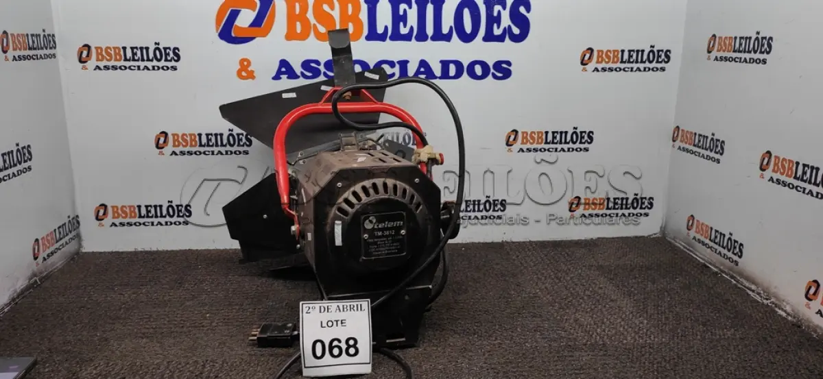 LOTE 068 - 01 CANHÃO REFLETOR PARA ILUMINAÇÃO. (NO ESTADO) ATENÇÃO! FAZER A VISITAÇÃO ANTES DE ARREMATAR, NÃO SABEMOS SE FUNCIONA. LEILÃO NÃO TEM GARANTIA E NEM DEVOLUÇÃO, SUJEITO A POSSÍVEIS AVARIAS VISÍVEIS/OCULTAS E/OU AUSÊNCIA DE COMPONENTES.