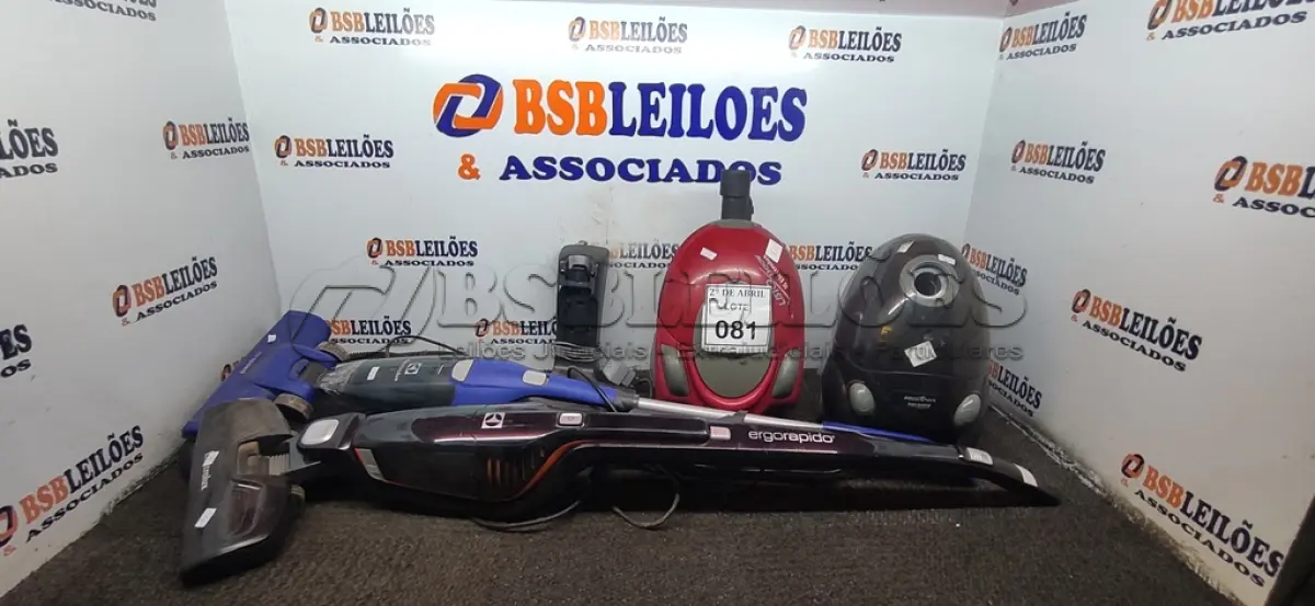 LOTE 081 - 04 ASPIRADORES DE PÓ DIVERSOS. (NO ESTADO) ATENÇÃO! FAZER A VISITAÇÃO ANTES DE ARREMATAR, NÃO SABEMOS SE FUNCIONA. LEILÃO NÃO TEM GARANTIA E NEM DEVOLUÇÃO, SUJEITO A POSSÍVEIS AVARIAS VISÍVEIS/OCULTAS E/OU AUSÊNCIA DE COMPONENTES.