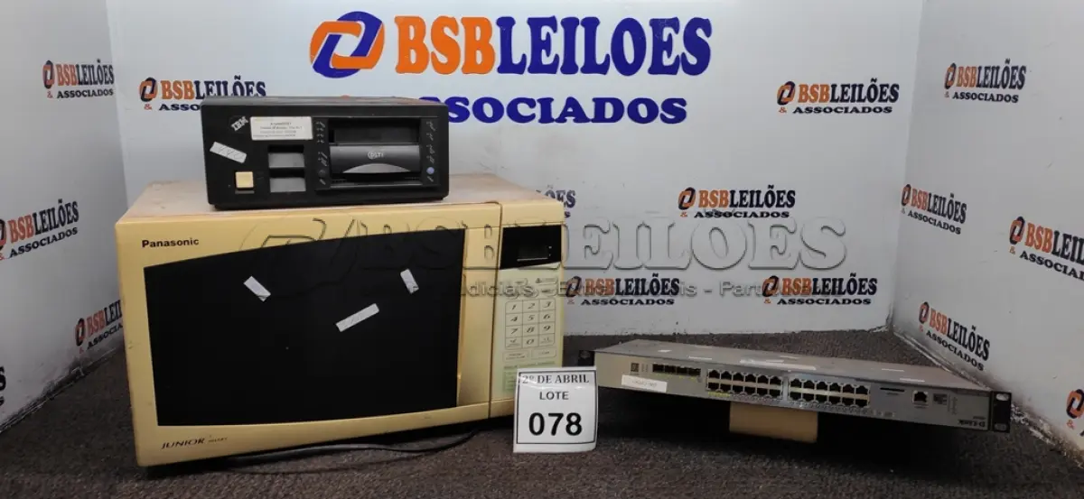 LOTE 078 - 01 MICRO-ONDAS PANASONIC, 01 SWITCH E 01 APARELHO IBM. (NO ESTADO) ATENÇÃO! FAZER A VISITAÇÃO ANTES DE ARREMATAR, NÃO SABEMOS SE FUNCIONA. LEILÃO NÃO TEM GARANTIA E NEM DEVOLUÇÃO, SUJEITO A POSSÍVEIS AVARIAS VISÍVEIS/OCULTAS E/OU AUSÊNCIA DE COMPONENTES.