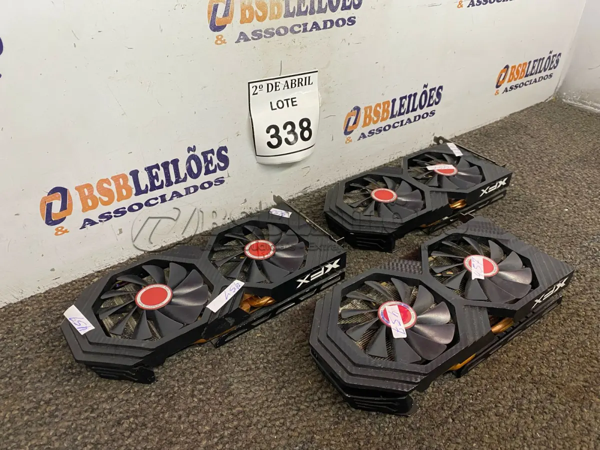 LOTE 338 - 03 PLACAS DE VÍDEO XFX 4GB. (NO ESTADO) ATENÇÃO! FAZER A VISITAÇÃO ANTES DE ARREMATAR, NÃO SABEMOS SE FUNCIONA. LEILÃO NÃO TEM GARANTIA E NEM DEVOLUÇÃO, SUJEITO A POSSÍVEIS AVARIAS VISÍVEIS/OCULTAS E/OU AUSÊNCIA DE COMPONENTES.