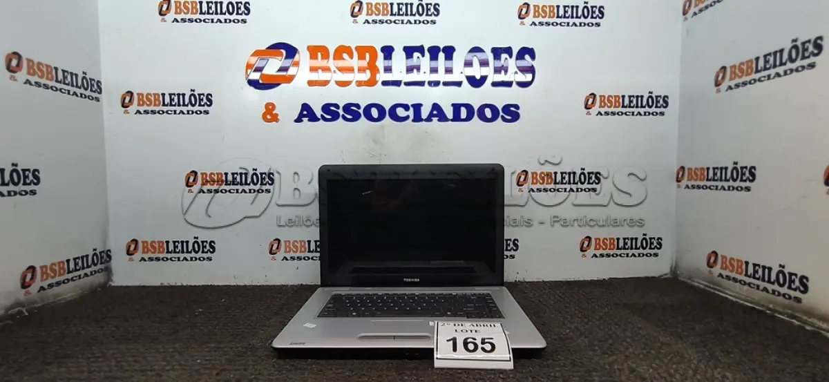 LOTE 165 - 01 NOTEBOOK TOSHIBA SEM FONTE. (NO ESTADO) ATENÇÃO! FAZER A VISITAÇÃO ANTES DE ARREMATAR, NÃO SABEMOS SE FUNCIONA. LEILÃO NÃO TEM GARANTIA E NEM DEVOLUÇÃO, SUJEITO A POSSÍVEIS AVARIAS VISÍVEIS/OCULTAS E/OU AUSÊNCIA DE COMPONENTES.