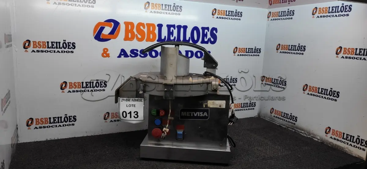 LOTE 013 - 01 RALADOR DE FRIOS METVISA. (NO ESTADO) ATENÇÃO! FAZER A VISITAÇÃO ANTES DE ARREMATAR, NÃO SABEMOS SE FUNCIONA. LEILÃO NÃO TEM GARANTIA E NEM DEVOLUÇÃO, SUJEITO A POSSÍVEIS AVARIAS VISÍVEIS/OCULTAS E/OU AUSÊNCIA DE COMPONENTES.