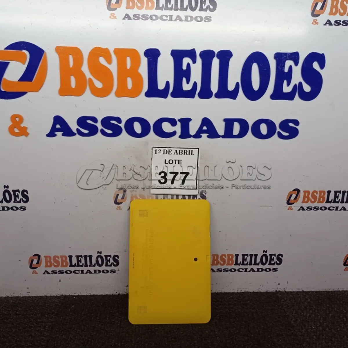 LOTE 377 - 01 TABLET POSITIVO.  (NO ESTADO) ATENÇÃO! FAZER A VISITAÇÃO ANTES DE ARREMATAR, NÃO SABEMOS SE FUNCIONA. LEILÃO NÃO TEM GARANTIA E NEM DEVOLUÇÃO, SUJEITO A POSSÍVEIS AVARIAS VISÍVEIS/OCULTAS E/OU AUSÊNCIA DE COMPONENTES.