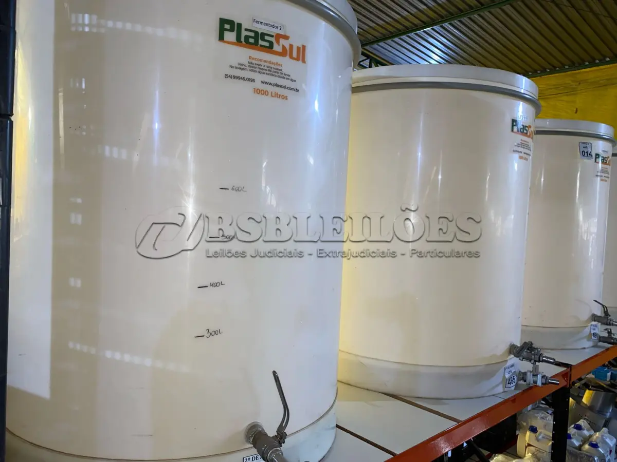 LOTE 466 - 01 FERMENTADORA DE 1.000 LITROS PP PLASUL COM TORNEIRA DE INOX. (NO ESTADO) ATENÇÃO! FAZER A VISITAÇÃO ANTES DE ARREMATAR, NÃO SABEMOS SE FUNCIONA. LEILÃO NÃO TEM GARANTIA E NEM DEVOLUÇÃO, SUJEITO A POSSÍVEIS AVARIAS VISÍVEIS/OCULTAS E/OU AUSÊNCIA DE COMPONENTES.