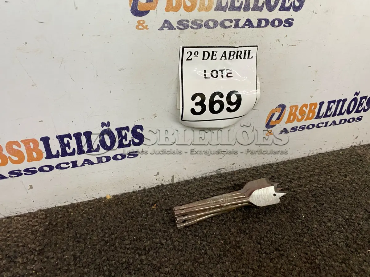 LOTE 369 - 08 BROCAS CHATAS PARA MADEIRA. (NO ESTADO) ATENÇÃO! FAZER A VISITAÇÃO ANTES DE ARREMATAR, NÃO SABEMOS SE FUNCIONA. LEILÃO NÃO TEM GARANTIA E NEM DEVOLUÇÃO, SUJEITO A POSSÍVEIS AVARIAS VISÍVEIS/OCULTAS E/OU AUSÊNCIA DE COMPONENTES.