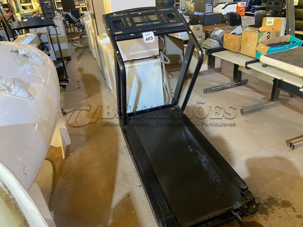 LOTE 403 - 01 ESTEIRA ERGOMÉTRICA WIDE PRO. (NO ESTADO) ATENÇÃO! FAZER A VISITAÇÃO ANTES DE ARREMATAR, NÃO SABEMOS SE FUNCIONA. LEILÃO NÃO TEM GARANTIA E NEM DEVOLUÇÃO, SUJEITO A POSSÍVEIS AVARIAS VISÍVEIS/OCULTAS E/OU AUSÊNCIA DE COMPONENTES.