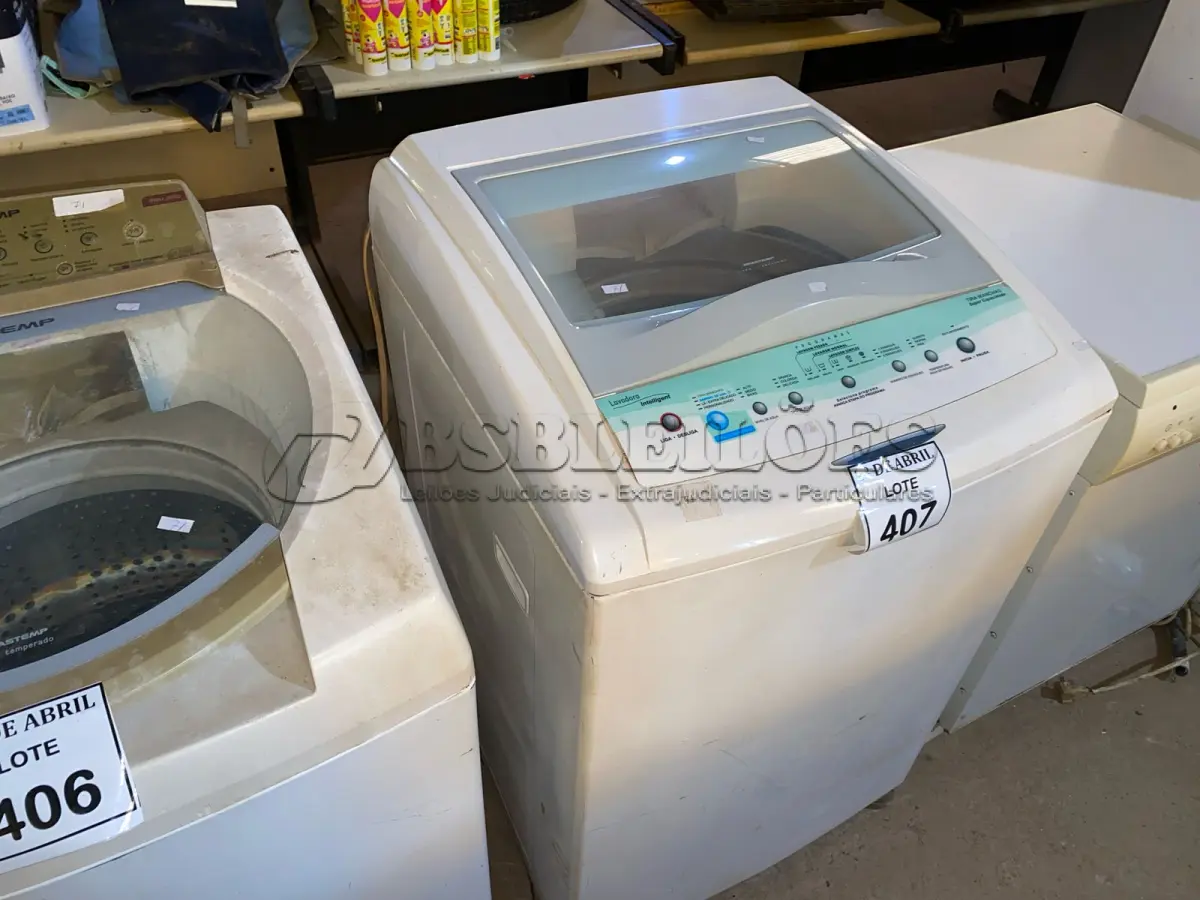 LOTE 407 - 01 MÁQUINA DE LAVAR ROUPAS BRASTEMP. 220VOLTS. (NO ESTADO) ATENÇÃO! FAZER A VISITAÇÃO ANTES DE ARREMATAR, NÃO SABEMOS SE FUNCIONA. LEILÃO NÃO TEM GARANTIA E NEM DEVOLUÇÃO, SUJEITO A POSSÍVEIS AVARIAS VISÍVEIS/OCULTAS E/OU AUSÊNCIA DE COMPONENTES.