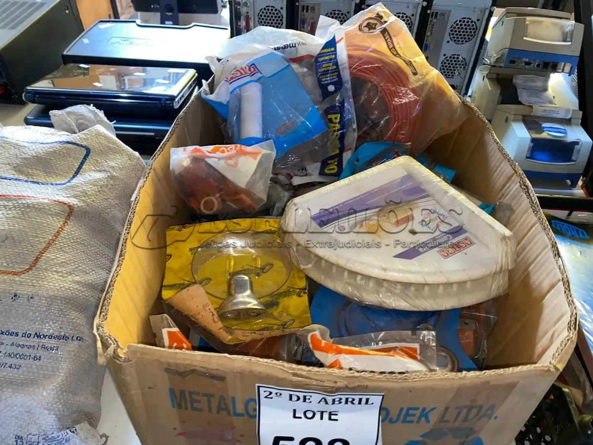 LOTE 523 - 01 LOTE COM PASSA FIO, MATERIAL DE VEDAÇÃO DE TELHAS E ARTIGOS PARA BANHEIROS. (NO ESTADO) ATENÇÃO! FAZER A VISITAÇÃO ANTES DE ARREMATAR, NÃO SABEMOS SE FUNCIONA. LEILÃO NÃO TEM GARANTIA E NEM DEVOLUÇÃO, SUJEITO A POSSÍVEIS AVARIAS VISÍVEIS/OCULTAS E/OU AUSÊNCIA DE COMPONENTES.