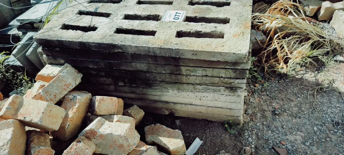 LOTE 077 - 01 LOTE COM GRELHAS EM CONCRETO. (NO ESTADO) ATENÇÃO! FAZER A VISITAÇÃO ANTES DE ARREMATAR, NÃO SABEMOS SE FUNCIONA. LEILÃO NÃO TEM GARANTIA E NEM DEVOLUÇÃO, SUJEITO A POSSÍVEIS AVARIAS VISÍVEIS/OCULTAS E/OU AUSÊNCIA DE COMPONENTES.