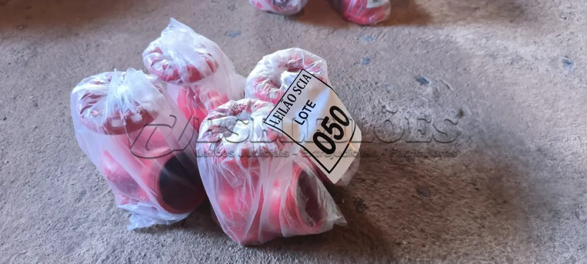 LOTE 050 - 04 VÁLVULAS ANGULAR PARA HIDRANTE (NO ESTADO) ATENÇÃO! FAZER A VISITAÇÃO ANTES DE ARREMATAR, NÃO SABEMOS SE FUNCIONA. LEILÃO NÃO TEM GARANTIA E NEM DEVOLUÇÃO, SUJEITO A POSSÍVEIS AVARIAS VISÍVEIS/OCULTAS E/OU AUSÊNCIA DE COMPONENTES.