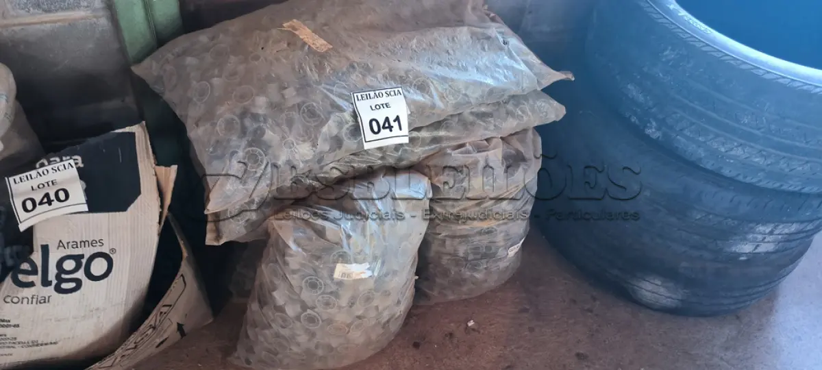 LOTE 041 - 01 LOTE COM CONES DE PLÁSTICO.  (NO ESTADO) ATENÇÃO! FAZER A VISITAÇÃO ANTES DE ARREMATAR, NÃO SABEMOS SE FUNCIONA. LEILÃO NÃO TEM GARANTIA E NEM DEVOLUÇÃO, SUJEITO A POSSÍVEIS AVARIAS VISÍVEIS/OCULTAS E/OU AUSÊNCIA DE COMPONENTES.