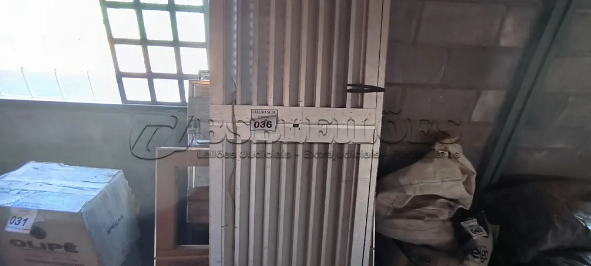 LOTE 036 - 01 LOTE DE JANELAS EM ALUMÍNIO. (NO ESTADO) ATENÇÃO! FAZER A VISITAÇÃO ANTES DE ARREMATAR, NÃO SABEMOS SE FUNCIONA. LEILÃO NÃO TEM GARANTIA E NEM DEVOLUÇÃO, SUJEITO A POSSÍVEIS AVARIAS VISÍVEIS/OCULTAS E/OU AUSÊNCIA DE COMPONENTES.