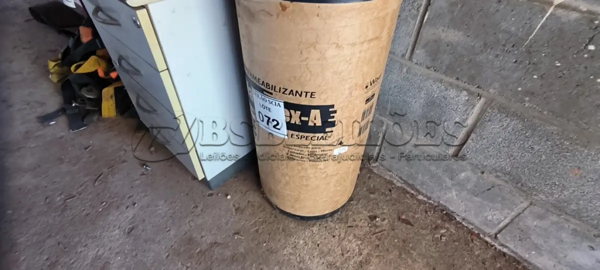 LOTE 072 - 01 LOTE COM IMPERMEABILIZANTE ASFÁLTICO. (NO ESTADO) ATENÇÃO! FAZER A VISITAÇÃO ANTES DE ARREMATAR, NÃO SABEMOS SE FUNCIONA. LEILÃO NÃO TEM GARANTIA E NEM DEVOLUÇÃO, SUJEITO A POSSÍVEIS AVARIAS VISÍVEIS/OCULTAS E/OU AUSÊNCIA DE COMPONENTES.
