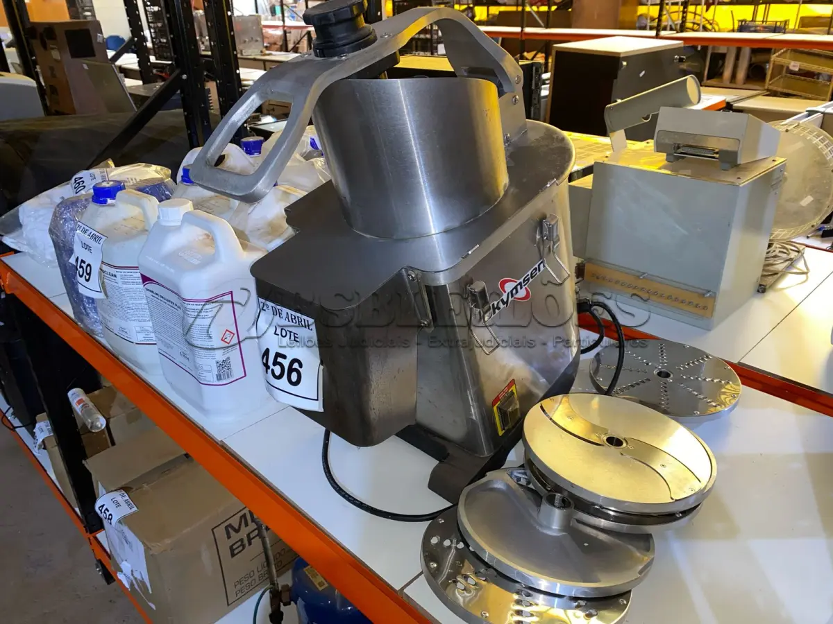 LOTE 456 - 01 PROCESSADOR DE ALIMENTOS EM INOX SKYMSEN PA-7. (NO ESTADO) ATENÇÃO! FAZER A VISITAÇÃO ANTES DE ARREMATAR, NÃO SABEMOS SE FUNCIONA. LEILÃO NÃO TEM GARANTIA E NEM DEVOLUÇÃO, SUJEITO A POSSÍVEIS AVARIAS VISÍVEIS/OCULTAS E/OU AUSÊNCIA DE COMPONENTES.