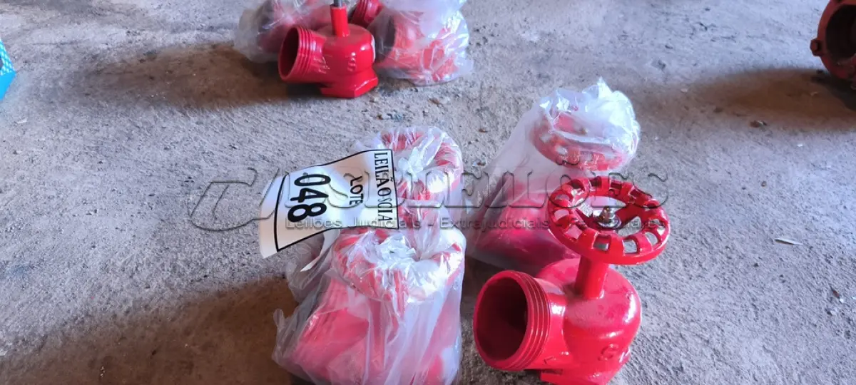 LOTE 048 - 04 VÁLVULAS ANGULAR PARA HIDRANTE (NO ESTADO) ATENÇÃO! FAZER A VISITAÇÃO ANTES DE ARREMATAR, NÃO SABEMOS SE FUNCIONA. LEILÃO NÃO TEM GARANTIA E NEM DEVOLUÇÃO, SUJEITO A POSSÍVEIS AVARIAS VISÍVEIS/OCULTAS E/OU AUSÊNCIA DE COMPONENTES.