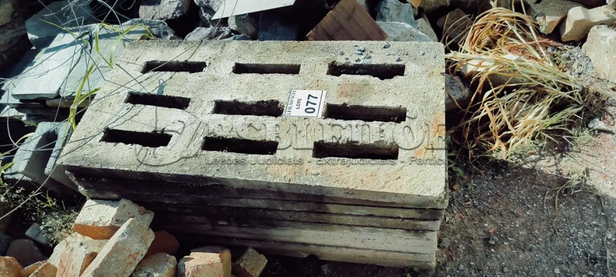 LOTE 077 - 01 LOTE COM GRELHAS EM CONCRETO. (NO ESTADO) ATENÇÃO! FAZER A VISITAÇÃO ANTES DE ARREMATAR, NÃO SABEMOS SE FUNCIONA. LEILÃO NÃO TEM GARANTIA E NEM DEVOLUÇÃO, SUJEITO A POSSÍVEIS AVARIAS VISÍVEIS/OCULTAS E/OU AUSÊNCIA DE COMPONENTES.