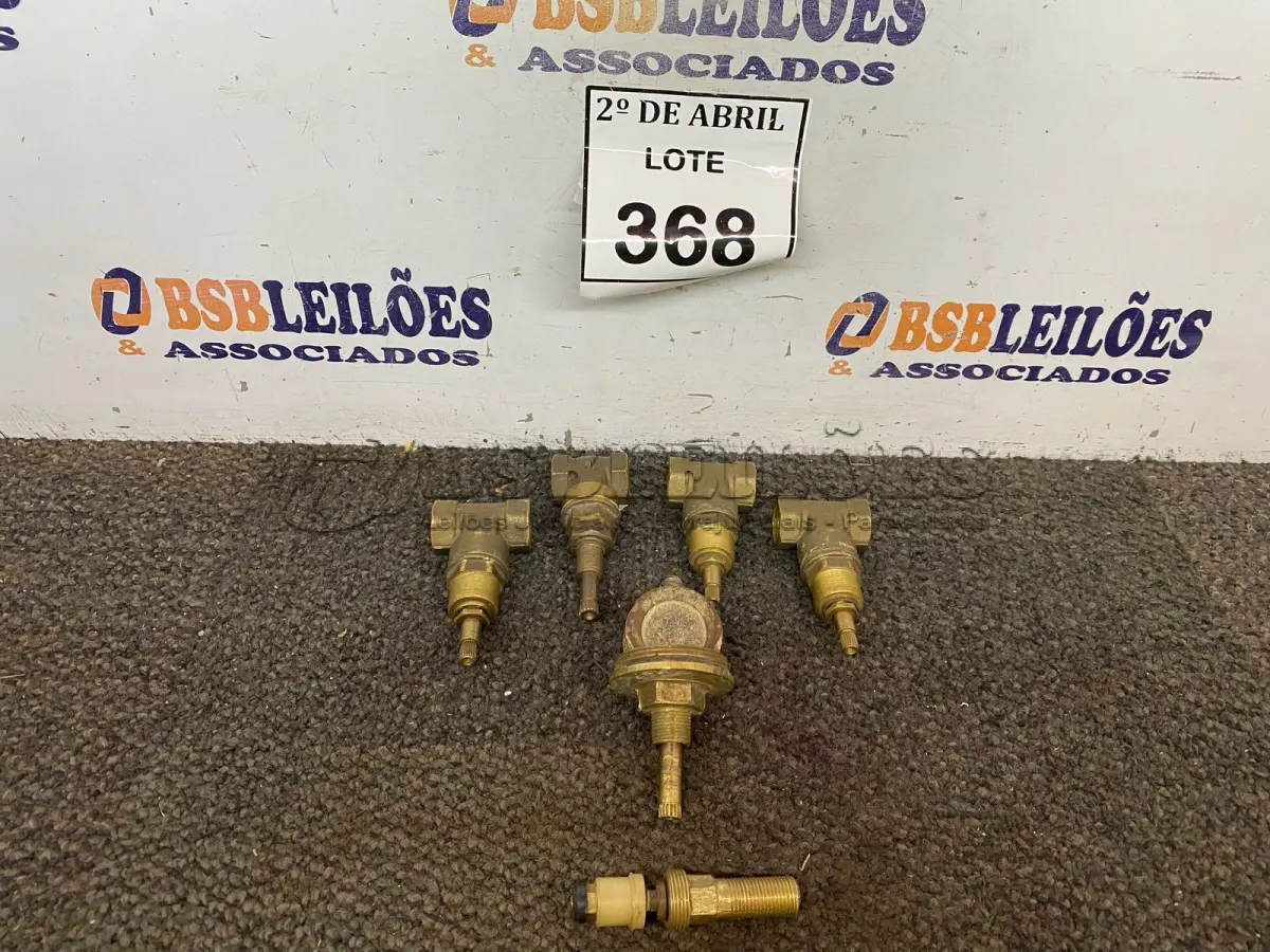 LOTE 368 - 05 REGISTROS PARA BANHEIRO DIVERSOS. (NO ESTADO) ATENÇÃO! FAZER A VISITAÇÃO ANTES DE ARREMATAR, NÃO SABEMOS SE FUNCIONA. LEILÃO NÃO TEM GARANTIA E NEM DEVOLUÇÃO, SUJEITO A POSSÍVEIS AVARIAS VISÍVEIS/OCULTAS E/OU AUSÊNCIA DE COMPONENTES.