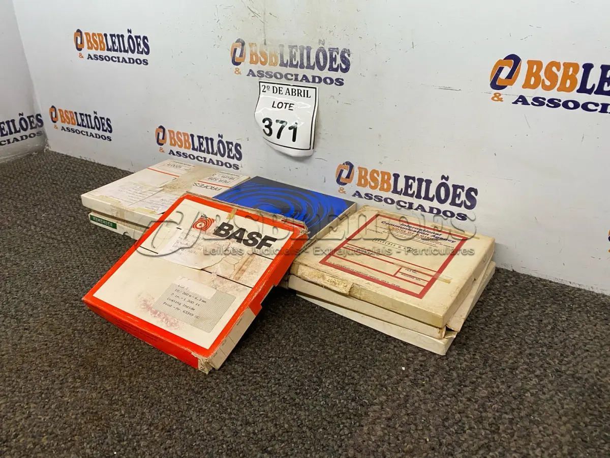 LOTE 371 - 05 FITAS ANTIGAS. (NO ESTADO) ATENÇÃO! FAZER A VISITAÇÃO ANTES DE ARREMATAR, NÃO SABEMOS SE FUNCIONA. LEILÃO NÃO TEM GARANTIA E NEM DEVOLUÇÃO, SUJEITO A POSSÍVEIS AVARIAS VISÍVEIS/OCULTAS E/OU AUSÊNCIA DE COMPONENTES.