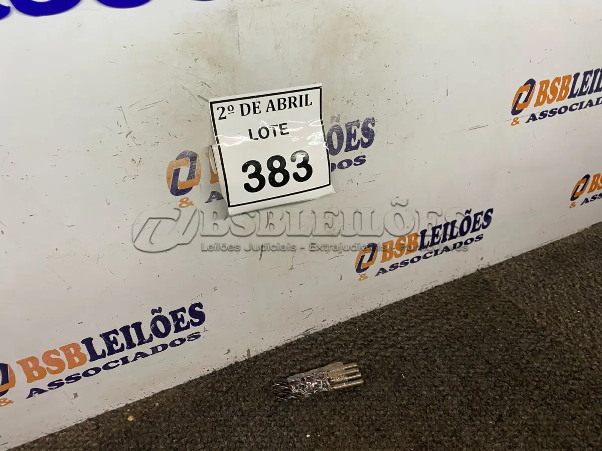 LOTE 383 - 09 BROCAS PARA MADEIRA. (NO ESTADO) ATENÇÃO! FAZER A VISITAÇÃO ANTES DE ARREMATAR, NÃO SABEMOS SE FUNCIONA. LEILÃO NÃO TEM GARANTIA E NEM DEVOLUÇÃO, SUJEITO A POSSÍVEIS AVARIAS VISÍVEIS/OCULTAS E/OU AUSÊNCIA DE COMPONENTES.