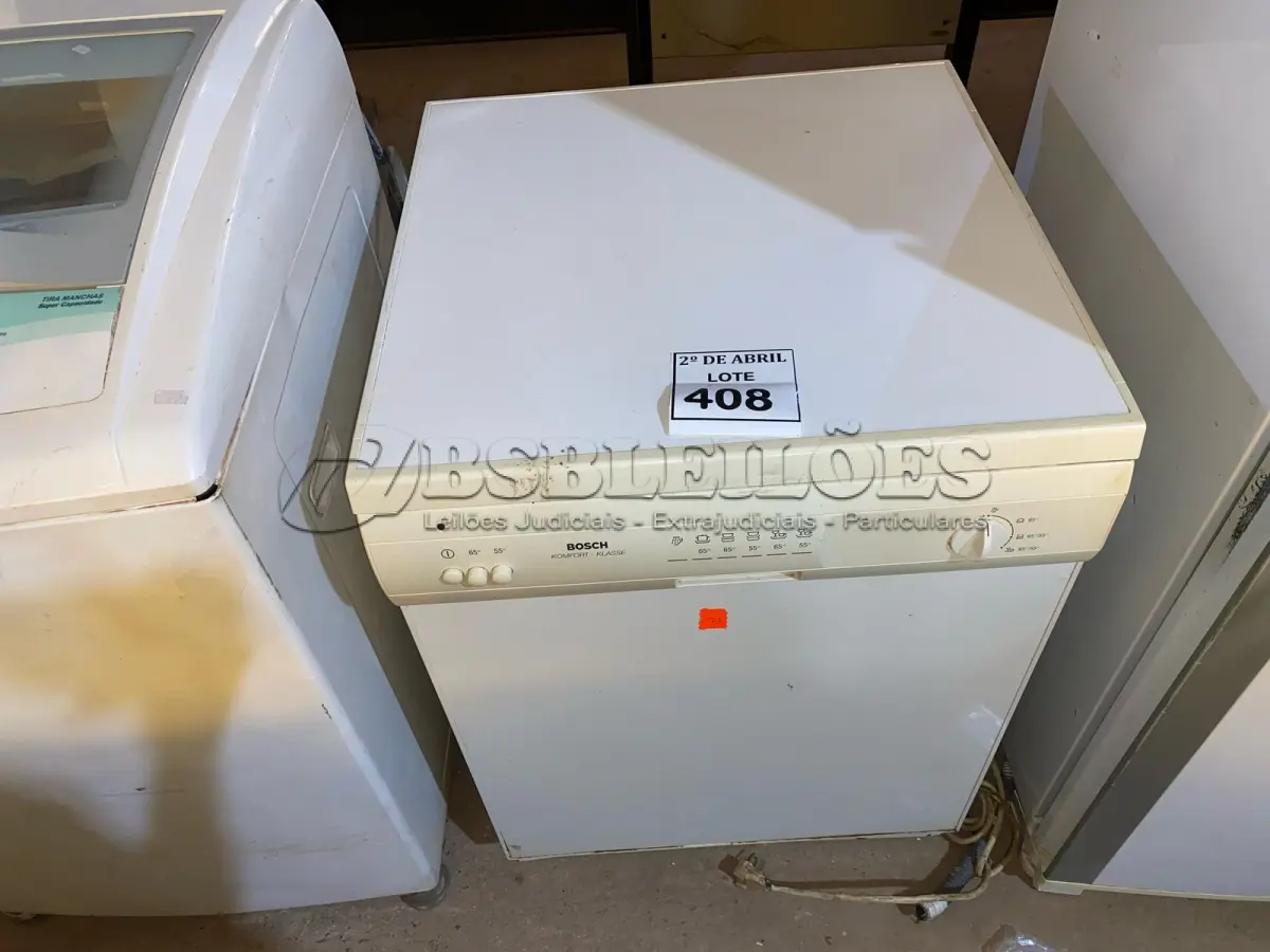 LOTE 408 - 01 LAVA LOUÇAS BOSCH 220 VOLTS. (NO ESTADO) ATENÇÃO! FAZER A VISITAÇÃO ANTES DE ARREMATAR, NÃO SABEMOS SE FUNCIONA. LEILÃO NÃO TEM GARANTIA E NEM DEVOLUÇÃO, SUJEITO A POSSÍVEIS AVARIAS VISÍVEIS/OCULTAS E/OU AUSÊNCIA DE COMPONENTES.