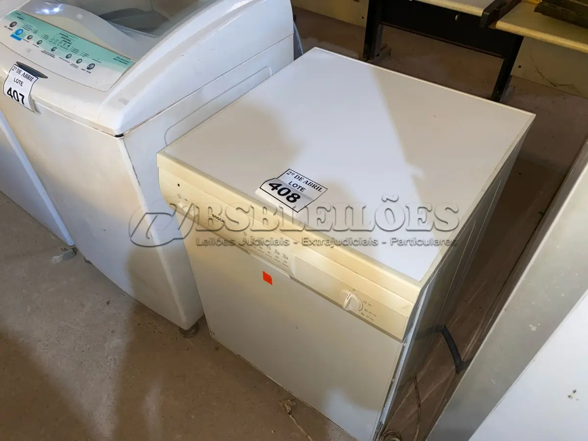 LOTE 408 - 01 LAVA LOUÇAS BOSCH 220 VOLTS. (NO ESTADO) ATENÇÃO! FAZER A VISITAÇÃO ANTES DE ARREMATAR, NÃO SABEMOS SE FUNCIONA. LEILÃO NÃO TEM GARANTIA E NEM DEVOLUÇÃO, SUJEITO A POSSÍVEIS AVARIAS VISÍVEIS/OCULTAS E/OU AUSÊNCIA DE COMPONENTES.
