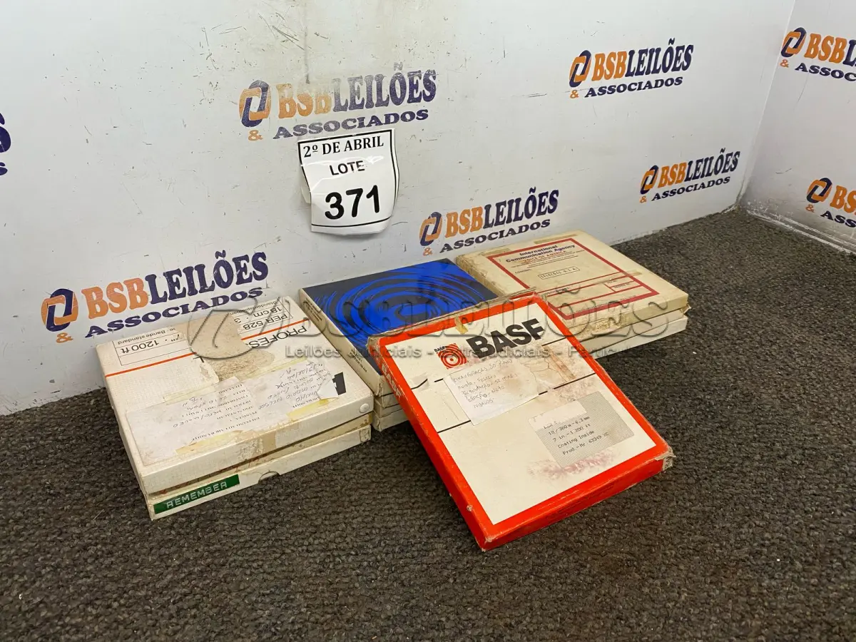 LOTE 371 - 05 FITAS ANTIGAS. (NO ESTADO) ATENÇÃO! FAZER A VISITAÇÃO ANTES DE ARREMATAR, NÃO SABEMOS SE FUNCIONA. LEILÃO NÃO TEM GARANTIA E NEM DEVOLUÇÃO, SUJEITO A POSSÍVEIS AVARIAS VISÍVEIS/OCULTAS E/OU AUSÊNCIA DE COMPONENTES.