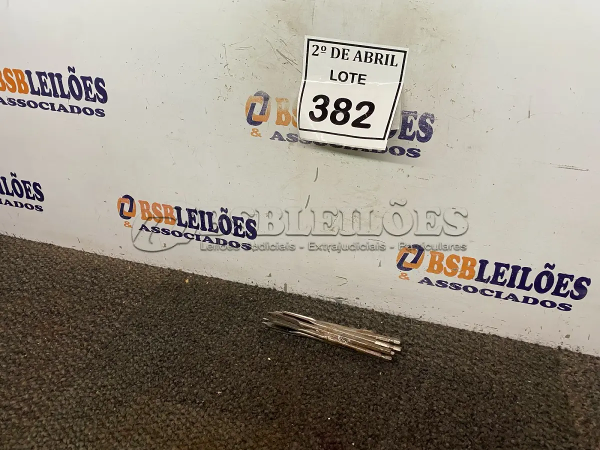 LOTE 382 - 10 BROCAS CHATAS PARA MADEIRA. (NO ESTADO) ATENÇÃO! FAZER A VISITAÇÃO ANTES DE ARREMATAR, NÃO SABEMOS SE FUNCIONA. LEILÃO NÃO TEM GARANTIA E NEM DEVOLUÇÃO, SUJEITO A POSSÍVEIS AVARIAS VISÍVEIS/OCULTAS E/OU AUSÊNCIA DE COMPONENTES.