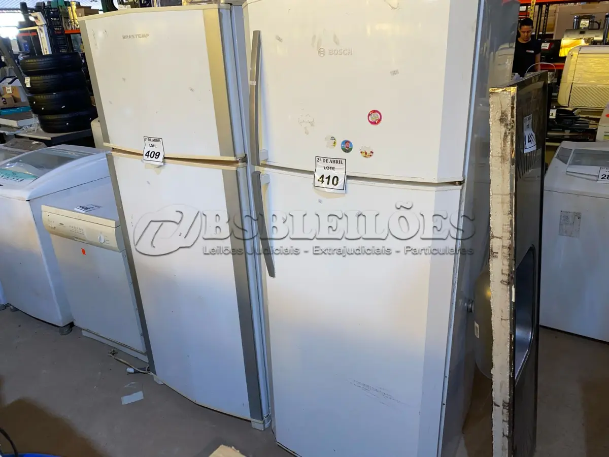 LOTE 410 - 01 GELADEIRA BOSCH 200VOLTS.  (NO ESTADO) ATENÇÃO! FAZER A VISITAÇÃO ANTES DE ARREMATAR, NÃO SABEMOS SE FUNCIONA. LEILÃO NÃO TEM GARANTIA E NEM DEVOLUÇÃO, SUJEITO A POSSÍVEIS AVARIAS VISÍVEIS/OCULTAS E/OU AUSÊNCIA DE COMPONENTES.