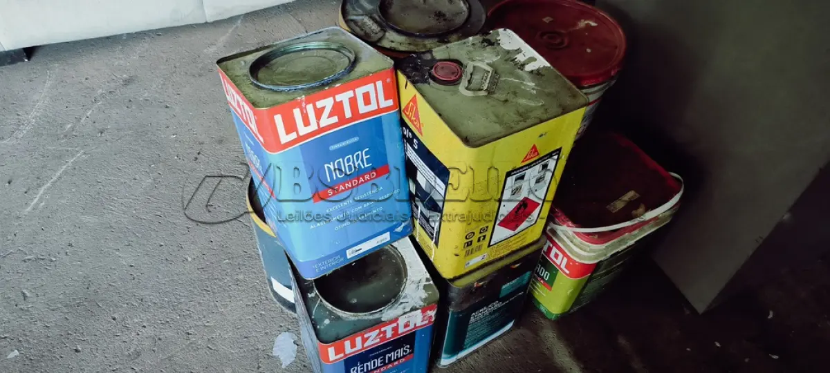 LOTE 084 - 01 LOTE COM TINTAS E MASSAS DIVERSAS. (NO ESTADO) ATENÇÃO! FAZER A VISITAÇÃO ANTES DE ARREMATAR, NÃO SABEMOS SE FUNCIONA. LEILÃO NÃO TEM GARANTIA E NEM DEVOLUÇÃO, SUJEITO A POSSÍVEIS AVARIAS VISÍVEIS/OCULTAS E/OU AUSÊNCIA DE COMPONENTES.