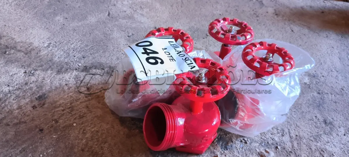 LOTE 046 -  04 VÁLVULAS ANGULAR PARA HIDRANTE (NO ESTADO) ATENÇÃO! FAZER A VISITAÇÃO ANTES DE ARREMATAR, NÃO SABEMOS SE FUNCIONA. LEILÃO NÃO TEM GARANTIA E NEM DEVOLUÇÃO, SUJEITO A POSSÍVEIS AVARIAS VISÍVEIS/OCULTAS E/OU AUSÊNCIA DE COMPONENTES.