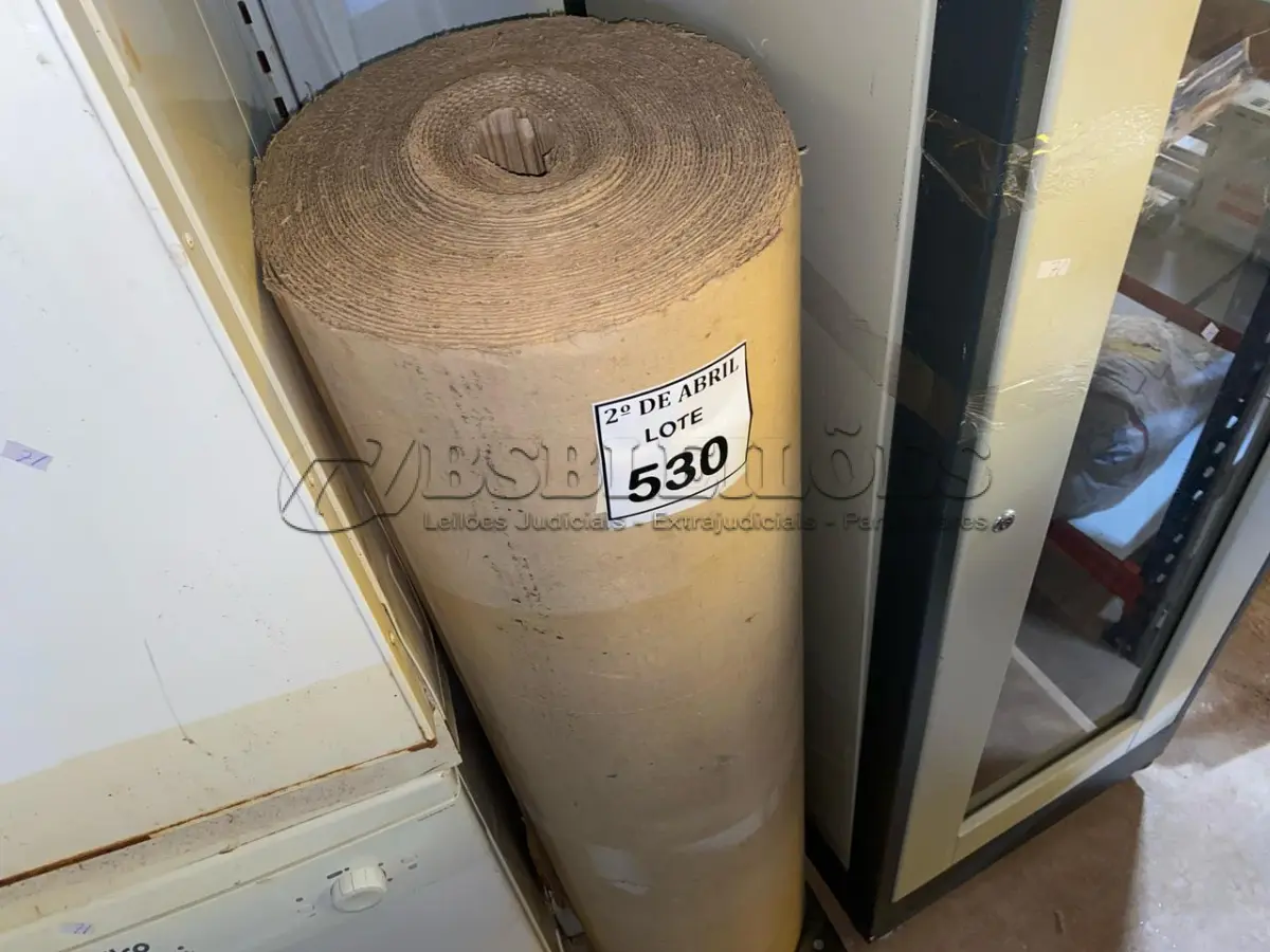 LOTE 530 - 01 BOBINA DE PAPELÃO. (NO ESTADO) ATENÇÃO! FAZER A VISITAÇÃO ANTES DE ARREMATAR, NÃO SABEMOS SE FUNCIONA. LEILÃO NÃO TEM GARANTIA E NEM DEVOLUÇÃO, SUJEITO A POSSÍVEIS AVARIAS VISÍVEIS/OCULTAS E/OU AUSÊNCIA DE COMPONENTES.