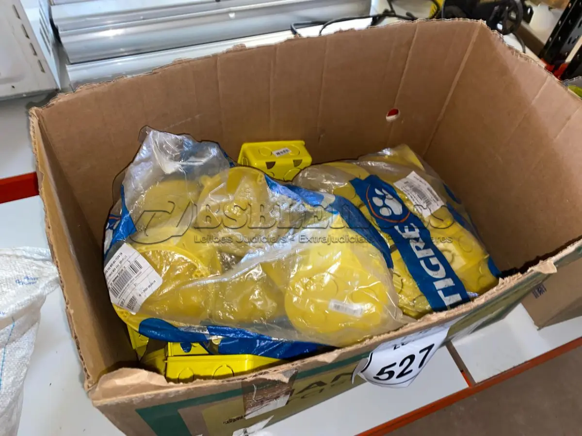 LOTE 527 - 01 LOTE COM CAIXAS OCTOGONAL 4X4 AMARELO. (NO ESTADO) ATENÇÃO! FAZER A VISITAÇÃO ANTES DE ARREMATAR, NÃO SABEMOS SE FUNCIONA. LEILÃO NÃO TEM GARANTIA E NEM DEVOLUÇÃO, SUJEITO A POSSÍVEIS AVARIAS VISÍVEIS/OCULTAS E/OU AUSÊNCIA DE COMPONENTES.